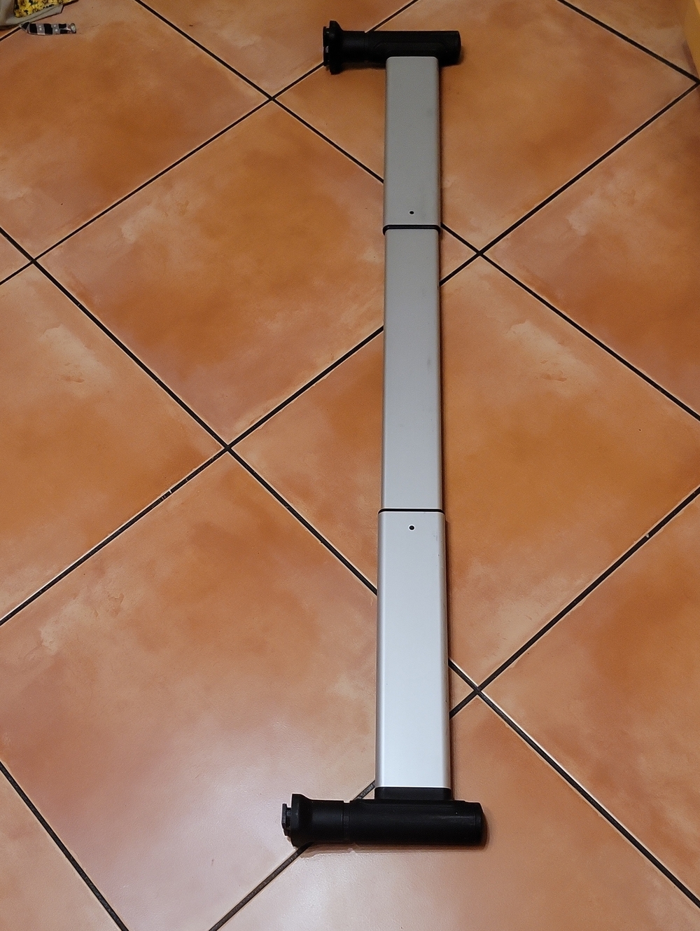 OEM Porsche Cayenne Telescopic Aluminum Seperator Bar For Trunk